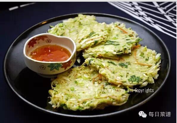 把米飯煎成餅，香噴噴最誘人，再也不怕有剩飯了！！