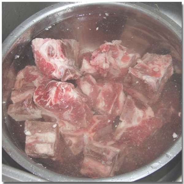 冷凍肉千萬不要用水沖!用「這種」方式解凍,保證就跟新鮮肉一樣美味可口~