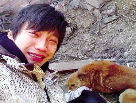 愛犬與主人失散7年後竟在路邊奇蹟般相遇,瞬間淚流滿面