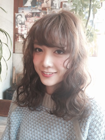染個灰咖啡色頭吧!低調得來不顯暗沉,是個不論男女都會喜歡的顏色!❤