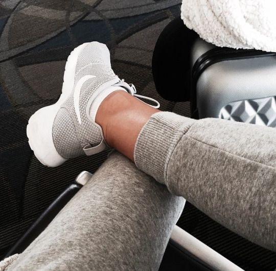 你的世界不只是黑和白，灰色的 sneakers 也可以是王道！！！