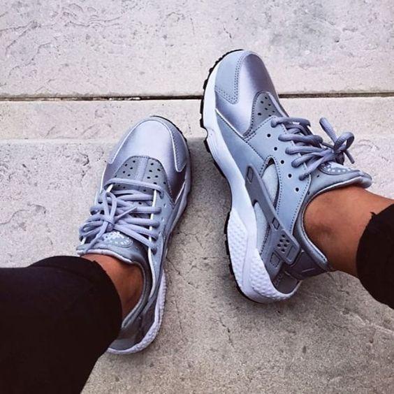 你的世界不只是黑和白，灰色的 sneakers 也可以是王道！！！