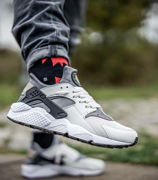 你的世界不只是黑和白，灰色的 sneakers 也可以是王道！！！