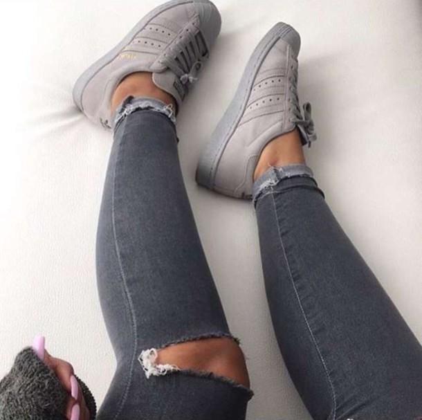 你的世界不只是黑和白，灰色的 sneakers 也可以是王道！！！