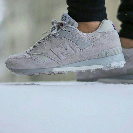 你的世界不只是黑和白，灰色的 sneakers 也可以是王道！！！