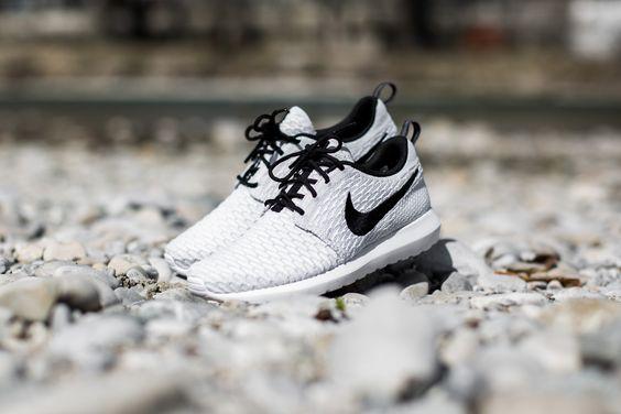 你的世界不只是黑和白，灰色的 sneakers 也可以是王道！！！