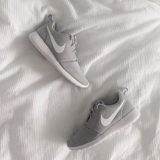 你的世界不只是黑和白，灰色的 sneakers 也可以是王道！！！