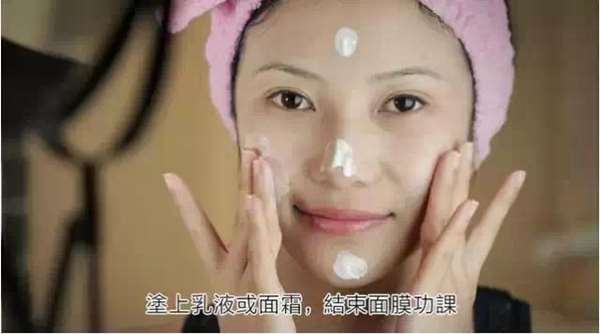 千萬不要再這樣「敷面膜」了，90%的人都搞錯了！她用了「這個方法」肌膚白嫩100倍！可惜很多人都不知道...