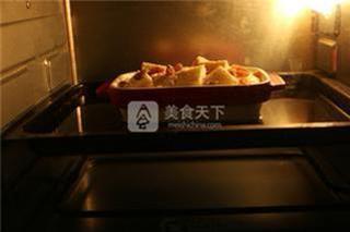 吐司切塊加入「這個」放進烤箱,30分鐘後竟然變身「經典甜點」!我都不知道原來這麼簡單...
