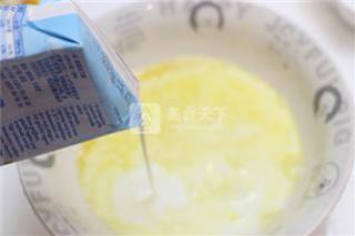 吐司切塊加入「這個」放進烤箱,30分鐘後竟然變身「經典甜點」!我都不知道原來這麼簡單...
