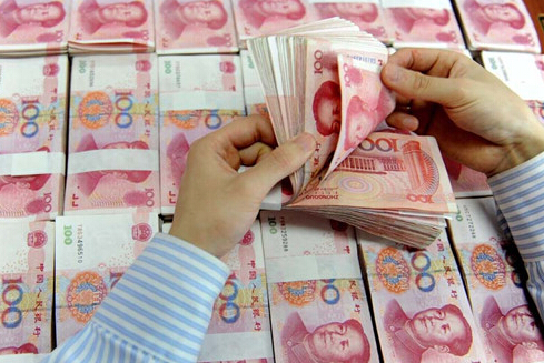 美媒:做空人民幣的人都賠慘了 巨虧5億