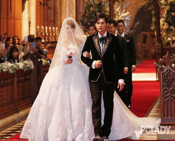 如今看婚紗就知道你在時尚圈混得咋樣!