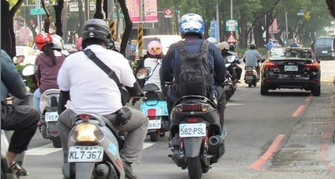 騎機車都是弱勢階級？「機車減量」柯P出三狠招 台大專家：結合捷運規劃才治本