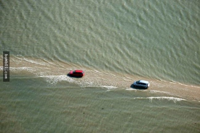 不飆車就等死!地球上最危險的海上公路,『快速通過』是這條路唯一的規則!
