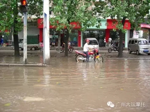 摩托車各種路面的騎行技巧