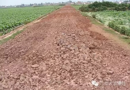 摩托車各種路面的騎行技巧