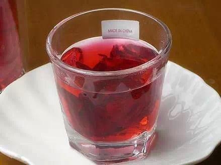 她自從每天開始喝"這一杯"後,不只腋下、頭皮,甚至全身上下都散發香氣,讓男友迷戀到不行...再也不用花大錢買香水了!!!