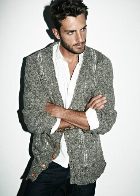 誰說只能上班穿？一件「白襯衫」變化出3大日常穿搭法！