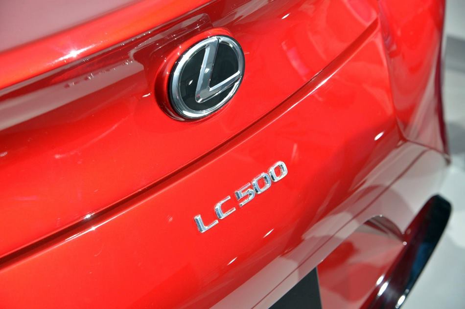 Lexus LC 500 跑車強勢登場!終極戰士再度征服2016北美底特律車展!0 到 100 km/h 4.5 秒!