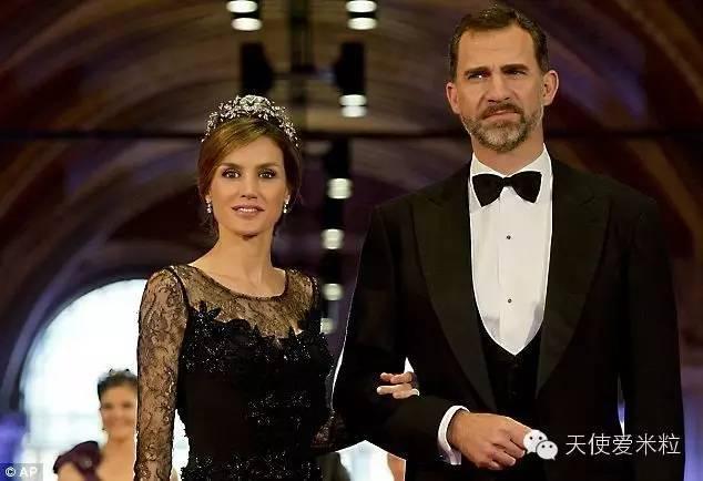 離婚再嫁入王室的歐洲最窮王后,如何穿出好品味?
