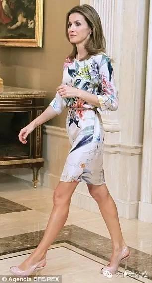 離婚再嫁入王室的歐洲最窮王后,如何穿出好品味?