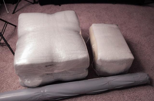 男子買了一堆木頭回來切割,接下來他做的事簡直讓人目瞪口呆!