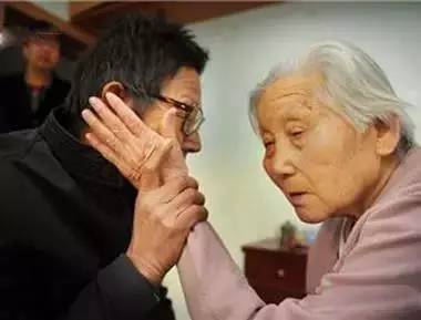 母親老了,這些話請不要說!因為這就像一百萬根針,根根刺進他們心裡!!