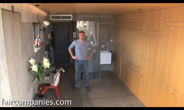 這名男子花了9個月的薪水買了這棟「廢棄的7坪小雅房」