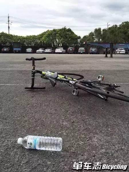 騎車喝水的安全動作,你知道嗎?