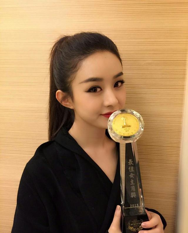 趙麗穎是圓臉,但是她留對了髮型,就是個大美女!