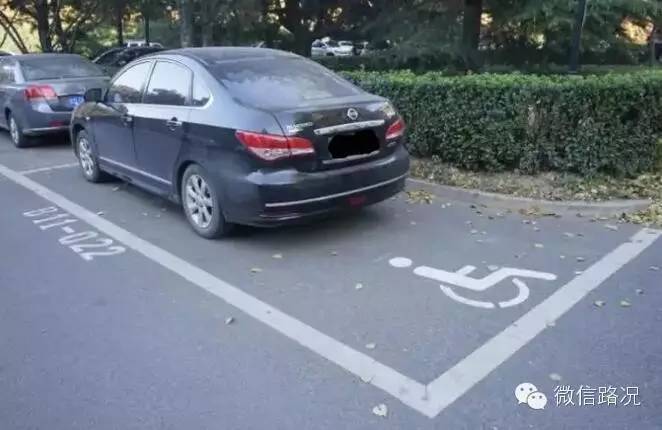 【開車寶典】關於倒車,你必須要知道的5個「終極訣竅」!