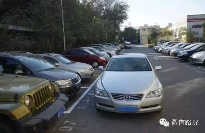 【開車寶典】關於倒車,你必須要知道的5個「終極訣竅」!