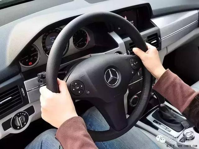 方向盤出現這4種跡象,就能知道你的汽車哪裡有故障!