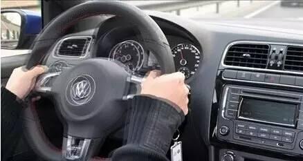 方向盤出現這4種跡象,就能知道你的汽車哪裡有故障!