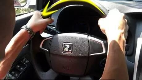 方向盤出現這4種跡象,就能知道你的汽車哪裡有故障!