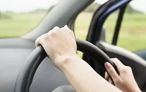 方向盤出現這4種跡象,就能知道你的汽車哪裡有故障!