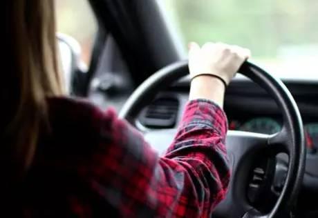 方向盤出現這4種跡象,就能知道你的汽車哪裡有故障!