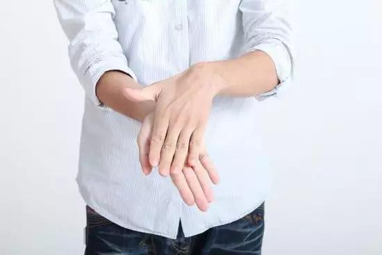 10個動作早上做一次,舒服一整天,多活二十年!一起來做吧...