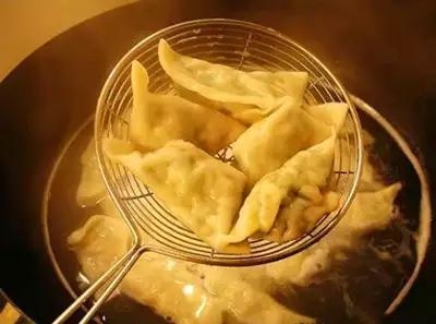 食鹽原來那麼厲害！鹽在生活中妙用可多了！！看後讓所有人都驚呆了！