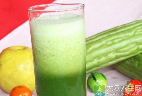 「苦瓜」這樣打汁無敵好喝!喝三天就能排毒通便,臉上痘痘跟著消光!這方法太厲害了啦!