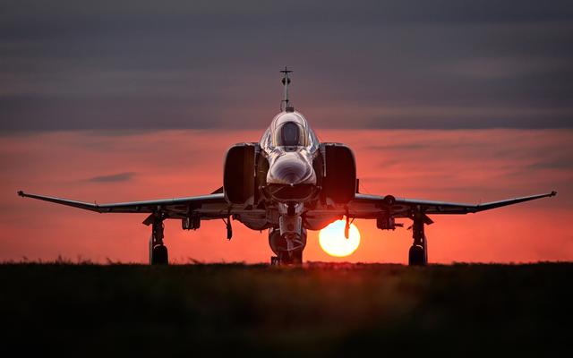 F-4戰鬥機曾坐擁16項世界紀錄，具備核打擊能力