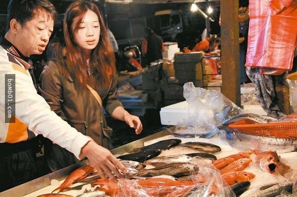 台大正妹放棄國外優渥的工作回到家鄉賣魚,原因竟然是因為「爸爸的一通電話」!