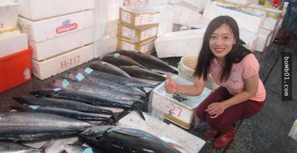 台大正妹放棄國外優渥的工作回到家鄉賣魚,原因竟然是因為「爸爸的一通電話」!