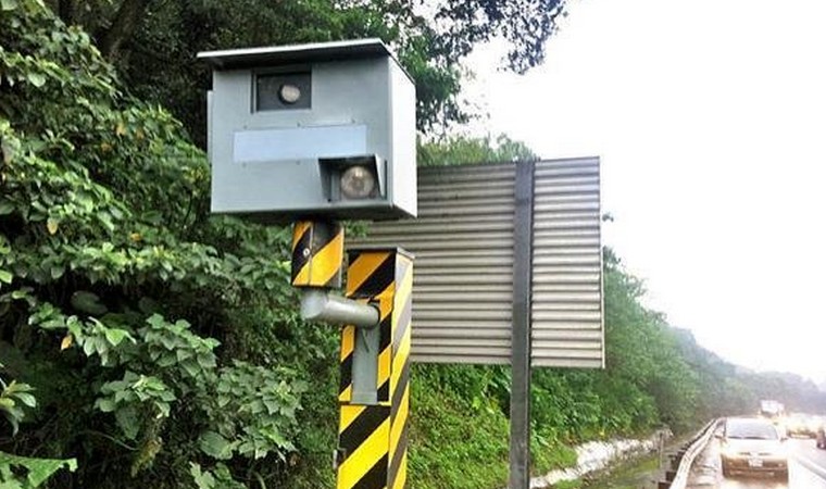 前交警揭秘:開車永遠不被測速相機拍照的方法!再不看就被刪除了!