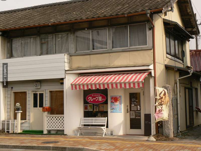 這家店精心推出的「山茶花可麗餅」完全和幻想一樣讚,差點就要對著螢幕咬一口下去啊!