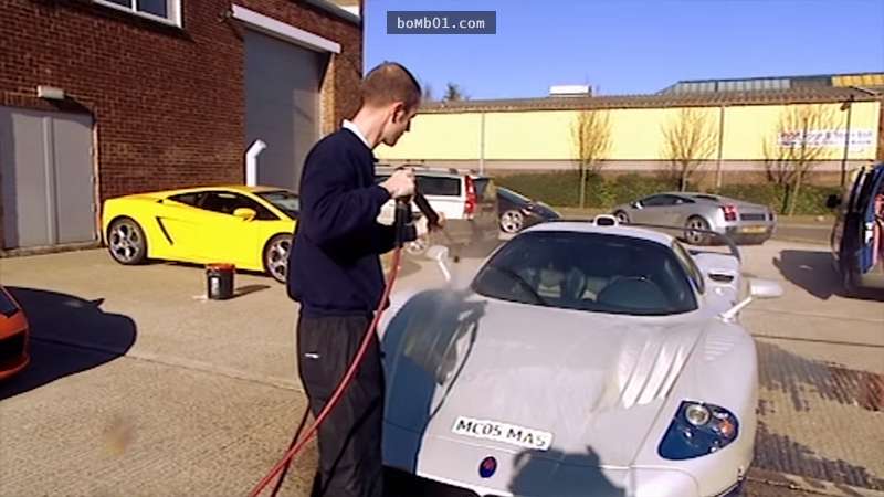 世界上最會洗車的人一次要價24萬，看完他的「洗車藝術」就了解為何一堆富豪要排隊給他洗車了！[內附影片]