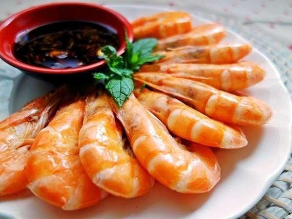 愛吃蝦子居然就得了「舌癌」!只因為在吃蝦時用嘴巴剝殼