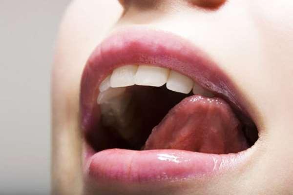 愛吃蝦子居然就得了「舌癌」!只因為在吃蝦時用嘴巴剝殼