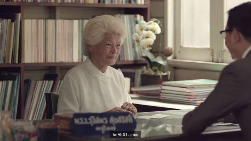 50年前她對一位喪母的女學生說「要做她媽媽」,現在病重的她躺在床上…走進來的人太不可思議了!