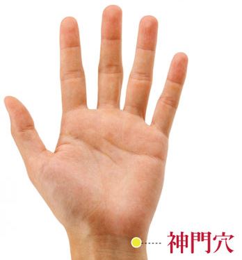 你的手環戴左手還是右手？小心戴錯手，你會愈長愈醜！
